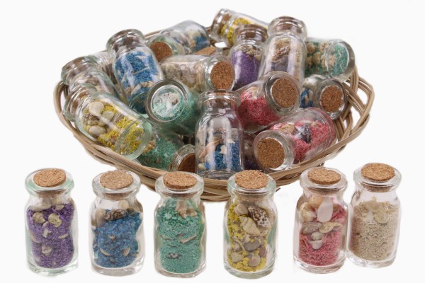 SET - 36 Glasflaschen mit Muscheln Sand 4cm, im Korb Ø 15cm