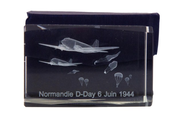 Kristallblock Flugzeug &quot;Normandie D-Day 6 Juin 1944&quot;, 5x5x8cm